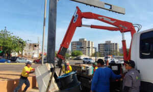 Alcaldía de Maracaibo instala los primeros 4 semáforos reparados de la C-2