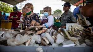 Feria del Sol y del Pescado llega a 4 parroquias en Semana Santa
