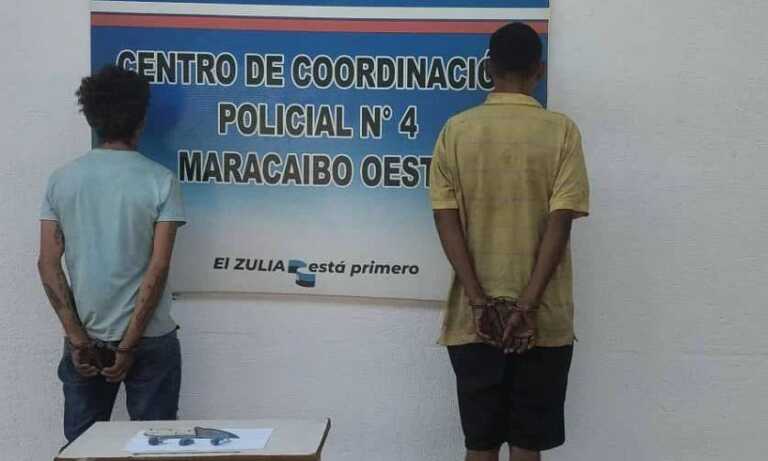 Detienen a dos sujetos armados por posesión de droga en Maracaibo