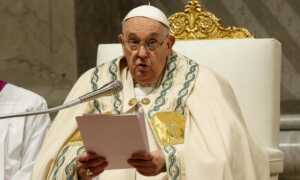 El Papa lidera la Vigilia Pascual y recuerda a los pueblos destruidos por el mal