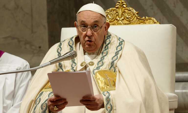 El Papa lidera la Vigilia Pascual y recuerda a los pueblos destruidos por el mal