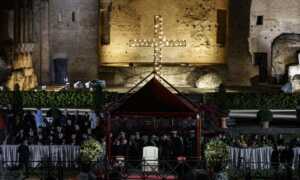 El Papa se ausenta del Vía Crucis del Viernes Santo por motivos de salud