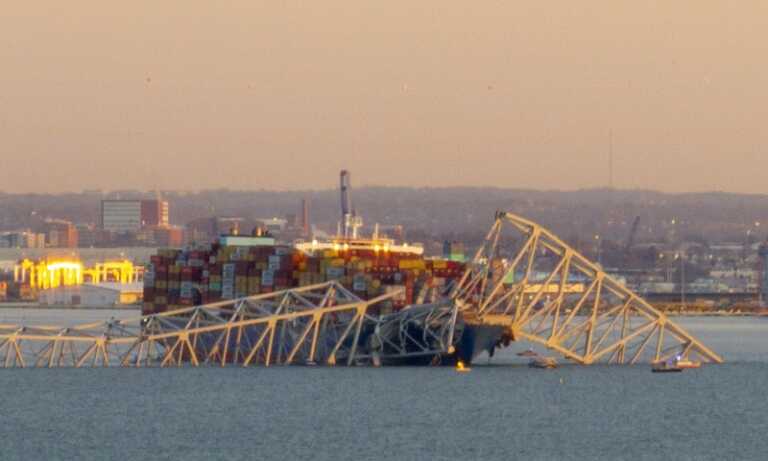 Rescatan a 2 personas vivas tras derrumbe de puente en Baltimore