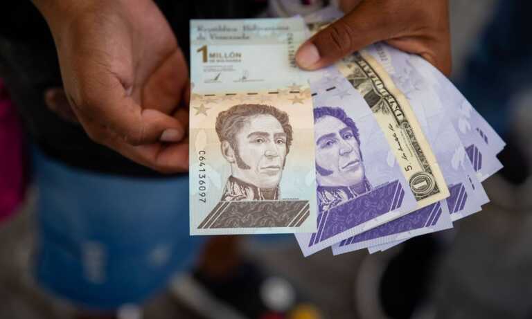 El bolívar se recupera un 0,3 % frente al dólar en febrero