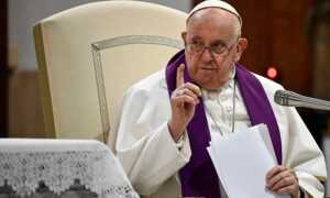 El Papa califica de “hipótesis lejana” su eventual dimisión