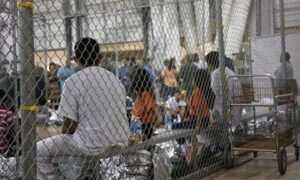 EE. UU. reconoce abusos de migrantes en centro de detención de Florida