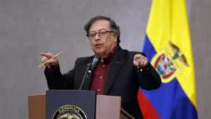 Petro denuncia que falta más de un millón de proyectiles y municiones de 2 bases militares