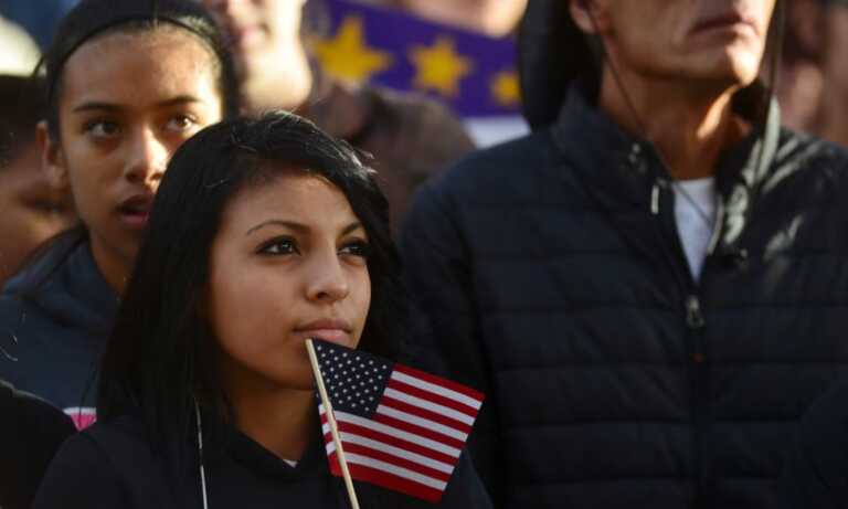 Estudio revela que latinos siguen enfrentando estereotipos y barreras laborales en EE. UU.