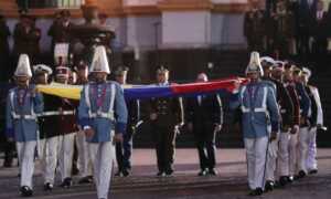 Izan bandera en el Panteón Nacional para conmemorar el 19 de abril de 1810