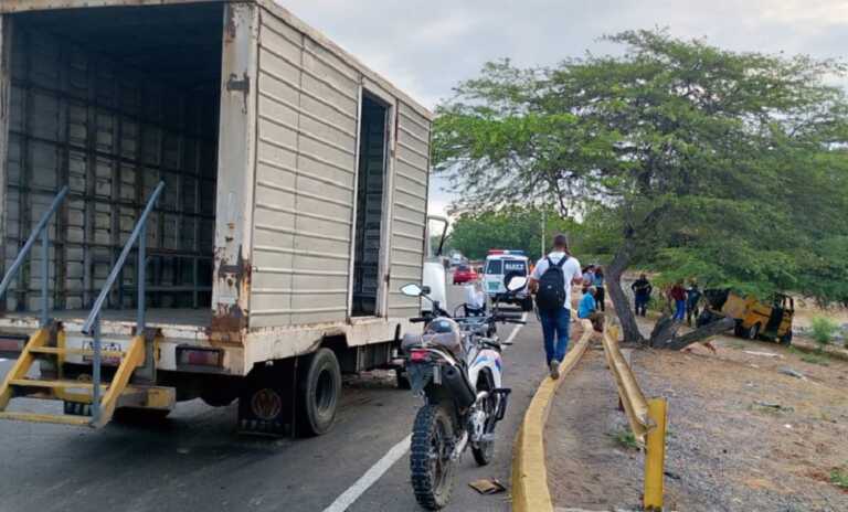 Reportan 4 heridos tras choque en el Distribuidor Juan Pablo II