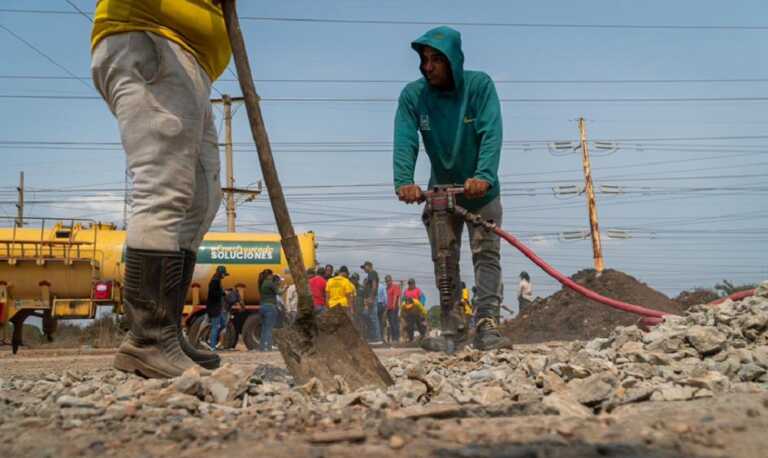 Sustituyen colector en la C-3 para beneficiar a vecinos del barrio Ramón Leal