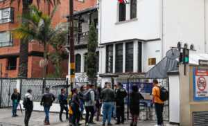 Venezolanos en Colombia denuncian impedimentos para inscribirse en el RE