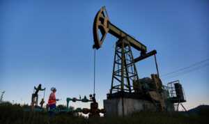OPEP+ aumenta su bombeo a 548 mil barriles diarios de crudo