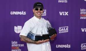 Karol G y Feid arrasan en la novena edición de los Latin AMAs