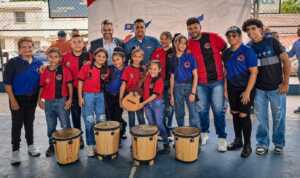 Gobernación dota de instrumentos gaiteros a 8 parroquias de Maracaibo y San Francisco