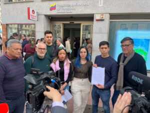 Venezolanos en España protestan por “requisitos inconstitucionales” para votar