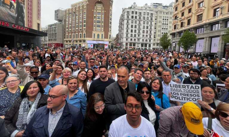 Venezolanos en Madrid protestan por obstáculos en inscripción electoral