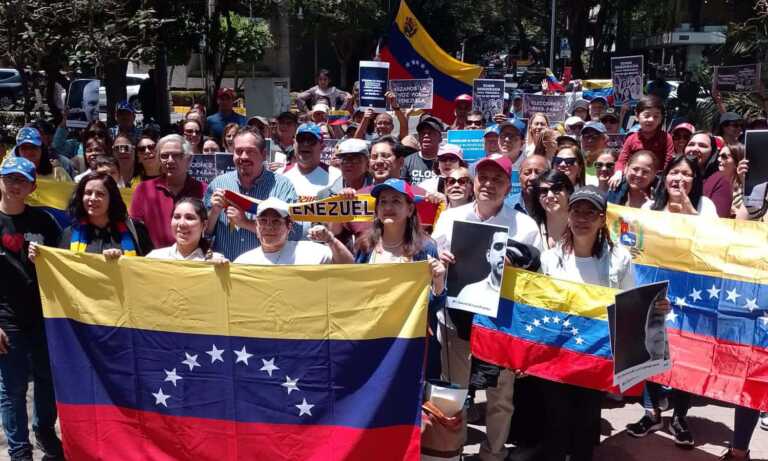 Venezolanos en el exterior exigen elecciones libres en respaldo a Machado