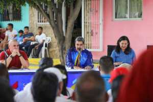 Maduro ordena a gobernadores y alcaldes destinar recursos para proyectos comunitarios