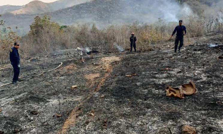 Evacúan a 320 personas de forma preventiva tras incendio en Aragua