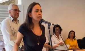 Machado: No aceptamos el chantaje entre sumisión o abstención