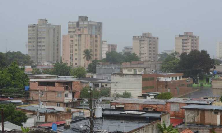 Fuerte aguacero afecta a Maracaibo la mañana de este sábado