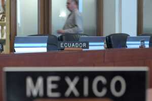 La OEA arropa a México con resolución que “condena enérgicamente” asalto de Ecuador