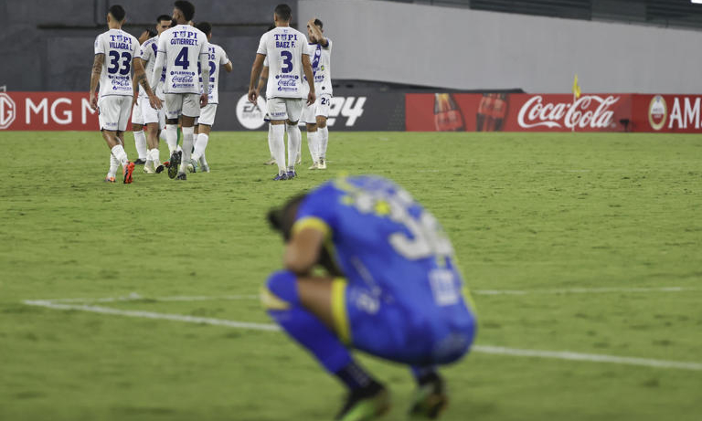 Rayo cae por tercera vez y Ameliano suma, pero no le alcanza