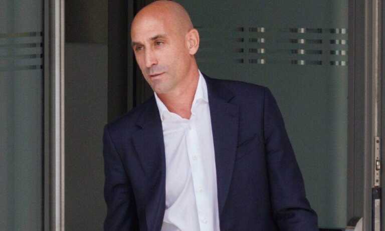 En libertad Luis Rubiales tras declarar ante la Guardia Civil en Madrid