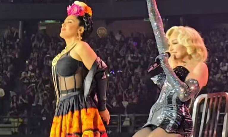 Salma Hayek acompaña a Madonna en último concierto en México
