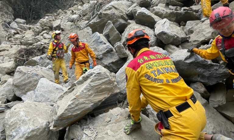 Taiwán centra esfuerzos en encontrar a 16 desaparecidos tras terremoto