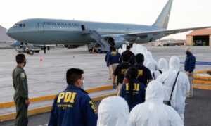 Chile confirma que Venezuela acepta vuelos con 150 migrantes expulsados