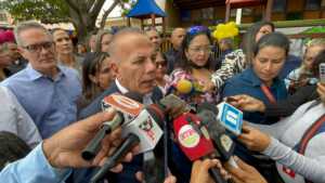 Rosales regresa a Caracas para definir candidatura unitaria de la PUD