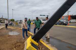 Alcaldía de Maracaibo interviene dos semáforos caídos por las lluvias en C-2