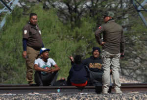 Migrantes y activistas denuncian operaciones “inhumanas” en desierto al norte de México