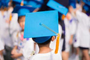 Padres hacen “malabares” para costear paquetes de graduación en colegios