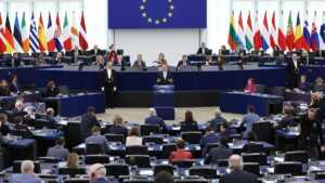 UE sanciona a 20 miembros de judicatura rusa por muerte de Navalni