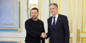 Ucrania recibe apoyo de Blinken en plena ofensiva rusa sobre Járkov
