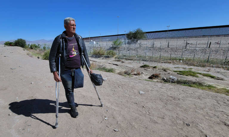 Venezolano llega con un solo pie a frontera de México en busca de prótesis en EE. UU.