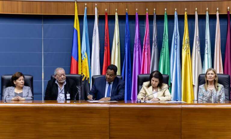 Alcaldía de Maracaibo firma convenio con LUZ para profesionalizar a servidores públicos