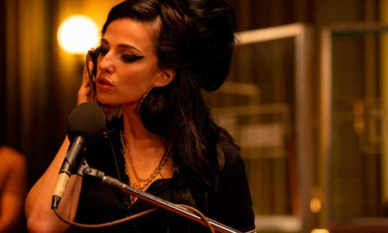 “Back to black” busca retratar a Amy Winehouse más allá de la tragedia