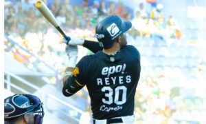 Ángel Reyes sigue sumando inatrapables en el béisbol azteca