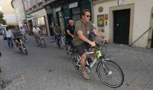 Schwarzenegger invita a “entrenar por el planeta” sin esperar a los políticos