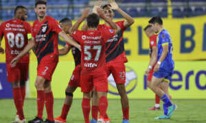Paranaense golea a un Rayo Zuliano sin esperanzas