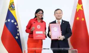 China y Venezuela firman acuerdos en materia de comercio internacional