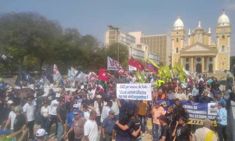 Trabajadores y pensionados zulianos protestan para exigir aumento salarial