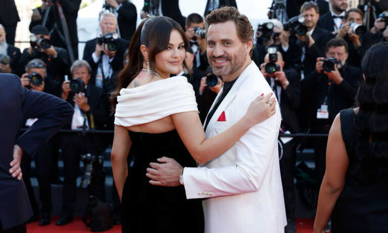 Édgar Ramírez y Selena Gómez cautivan en la alfombra roja de Cannes