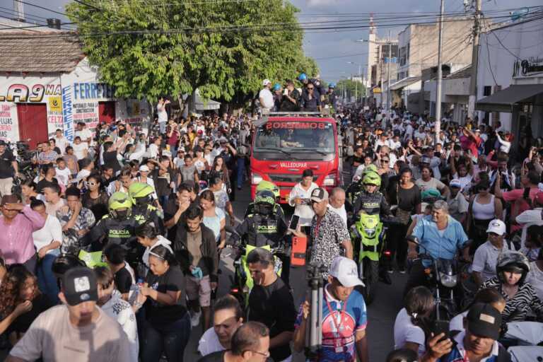 Una multitud da el último adiós a Omar Geles, la leyenda del vallenato