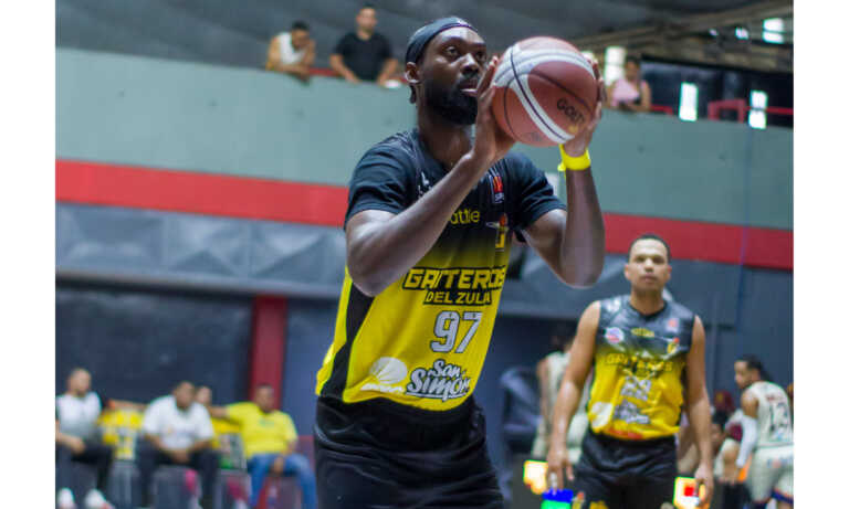 Gaiteros del Zulia vence a Piratas de La Guaira con marcador 77-74