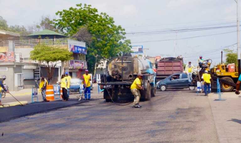 Gobernación moderniza la calle 18 de Sierra Maestra